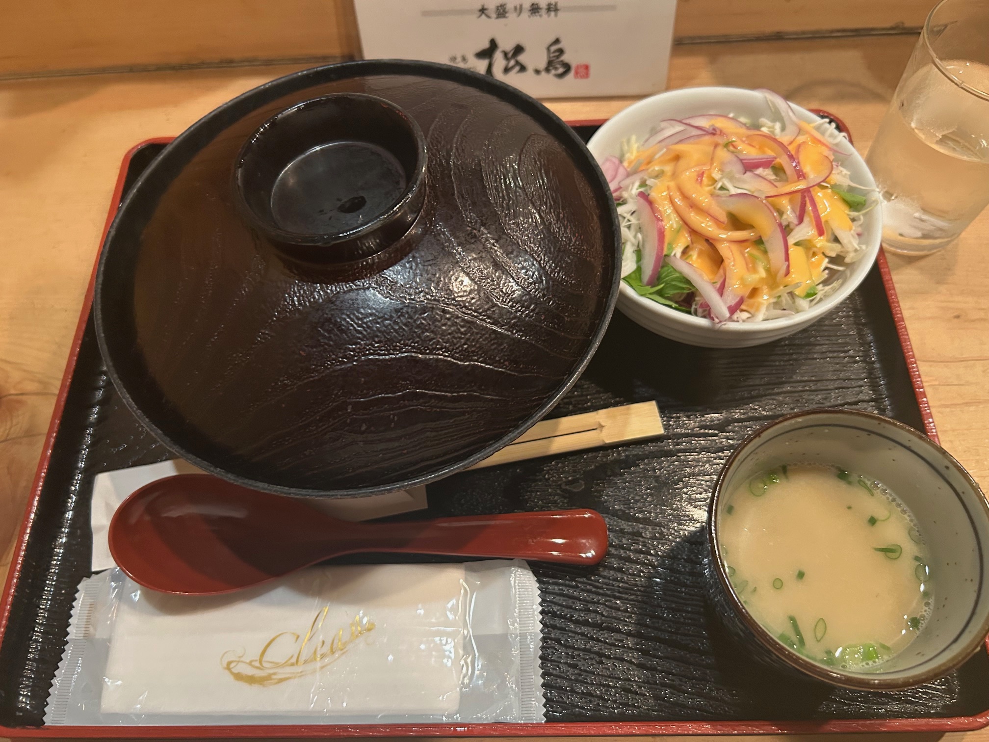 看板メニュー「親子丼」は必食！
